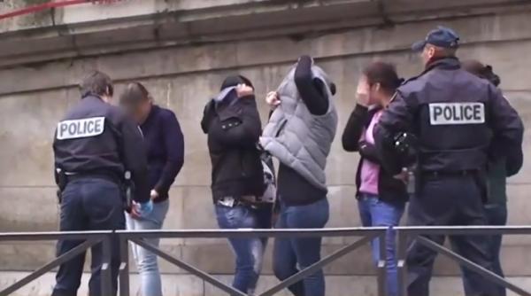 Franța. Zeci de copii români, antrenați să fure la Paris: „Maltratați, exploatați și forțați să cerșească”