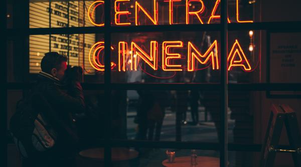 Răzmeriță în Italia. Cinematografele rămân închise și după renunţarea la restricţiile impuse de pandemie