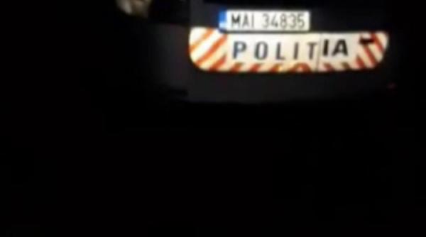 Imagini revoltătoare în România: Un polițist, filmat în timp ce dormea, iar colegul făcea sex (VIDEO)