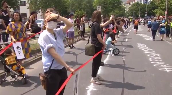 Germania. LANŢ uman format la Berlin. Mii de protestatari au ieşit din nou în stradă