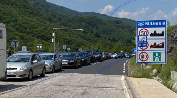 Update. Românii stau la cozi infernale să intre în Grecia. Vama Makaza din Bulgaria e blocată (video)