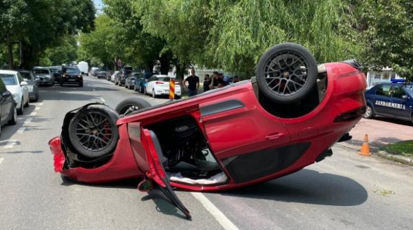 Iubita unui milionar controversat din România, accident cu bolidul de lux: S-a răsturnat cu mașina