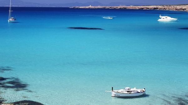 Spania. Măsuri stricte de igienă în hoteluri. Turiştii, dotaţi cu măşti, mănuşi şi gel