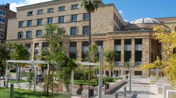 Italia. Adolescent român, prins cu un cuțit în centrul unui oraș. Comportamentul lui a băgat la bănuieli carabinierii