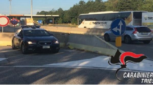 Un român s-a dus în Italia la cules de piersici. A ajuns direct în închisoare