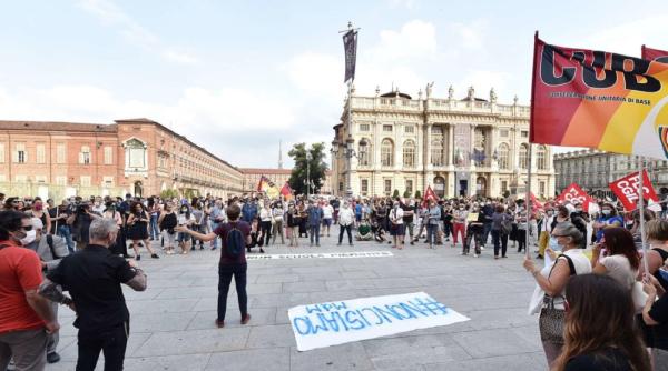 Proteste în 60 de piețe din Italia