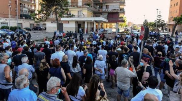 Italia. Muncitorii străini, atacați cu pietre după apariția unui focar de COVID-19 printre ei