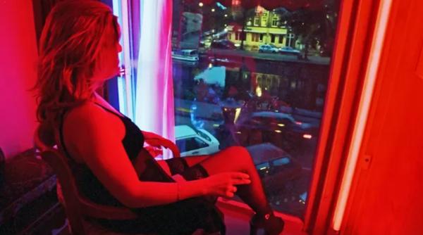 Olanda. Românca șefă din Red Light District poate primi clienți din nou: „Mi-a fost dor! Facem tot ce putem pentru a reduce riscul!”