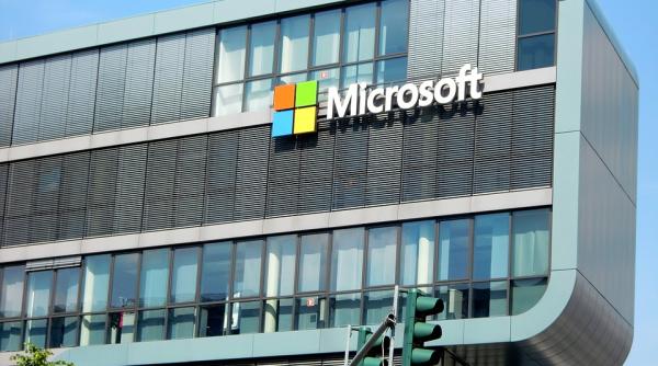 Toate magazinele fizice din lume, închise de Microsoft. Decizia de ultimă oră