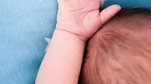 Băiețel de doi ani, mort după ce mama i-a tratat răceala cu un sirop de gripă „special”