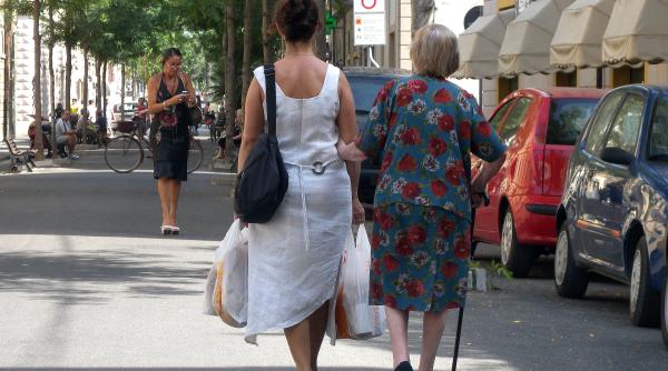 O regiune din Italia va testa gratuit badantele pentru COVID-19. Româncele nu sunt incluse pe listă