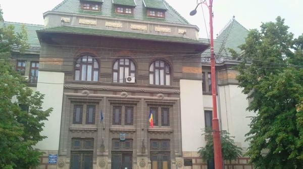 Incendiu la Tribunalul Buzău. Clădirea a fost evacuată