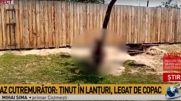 VIDEO. Tânăr DEZBRĂCAT, legat de un copac chiar de mama sa. Poliţiştii vor să afle motivele femeii