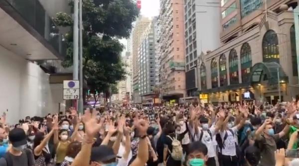 Tensiuni la cote înalte între China și Marea Britanie: „Noi am dat garanţii acelor oameni!” (VIDEO)