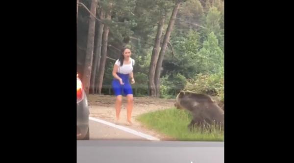 Video viral: Româncă atacată de urs. Voia să facă un selfie cu el