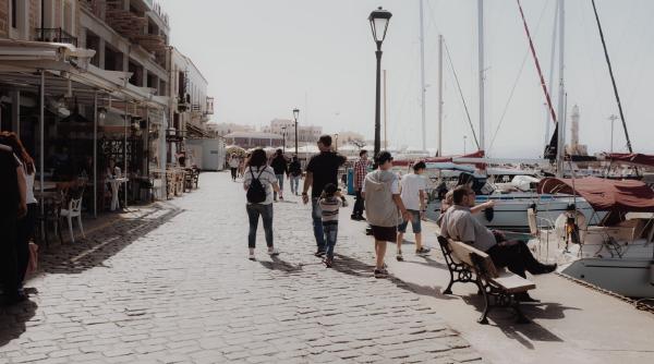 Ministrul Turismului din Grecia, avertisment pentru români: „Nu e o vară ca toate celelalte”