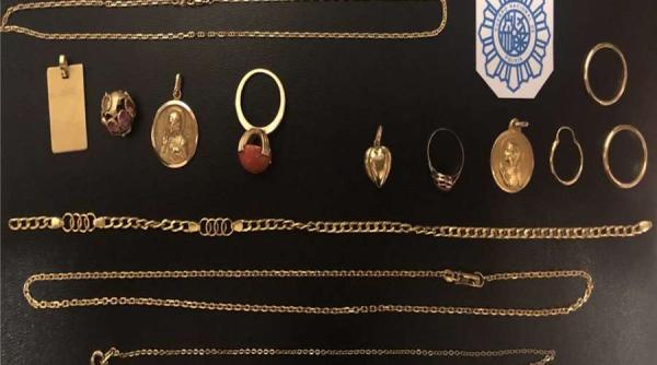 Italia. O badantă româncă și-a lăsat bătrânul pe care îl îngrijea fără amintiri de la soție: I-a furat tot aurul