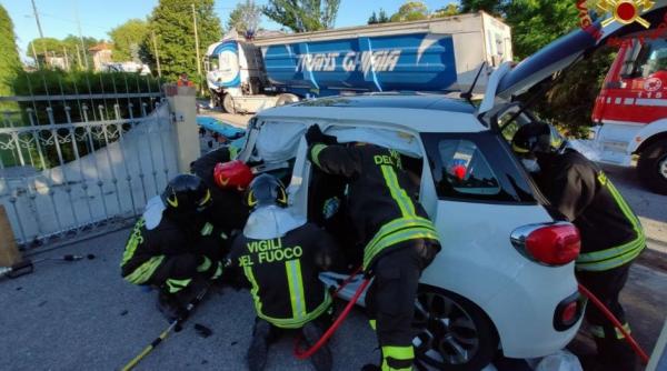 Italia. Român în stare critică, după un grav accident rutier: Au chemat descarcerarea și elicopterul medical