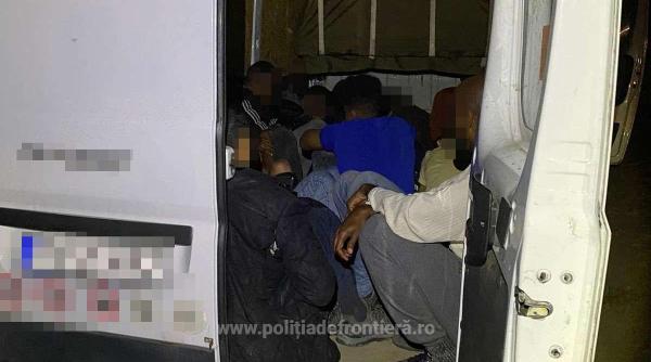 Migranți din Bangladesh, depistați ascunși într-un camion la Vama Borș