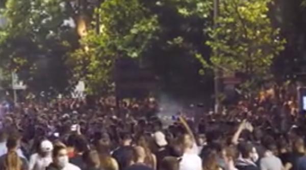 O nouă zi de proteste în Belgrad: În horă, sârbii îşi apără drepturile şi libertăţile