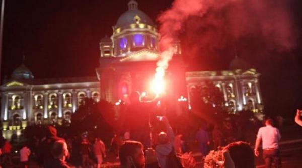 Proteste Serbia: Preşedintele Vucic, acuzat că ar incita la ură şi violenţă