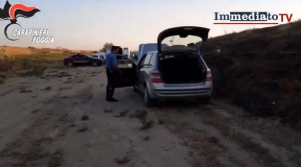 Italia. Ajutat de doi complici, un român fura maşini pe care le dezmembra. Prinşi, în toiul acţiunii 