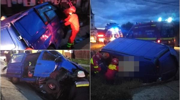  Un microbuz plin cu români a intrat într-un cap de pod