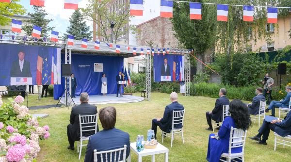 Ciolacu, singurul politician fără mască la recepția organizată la Ambasada Franței