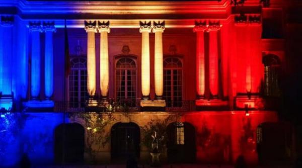 Mesajul Ambasadei Române, de ziua Franţei: „Este un 14 iulie altfel. Fără oameni politici, diplomați. În locul lor - medici, casiere, angajații din salubritate“