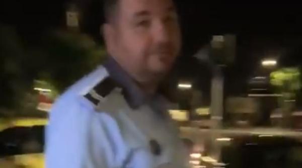 Poliţist român, amendat după ce a intrat într-un magazin fără mască