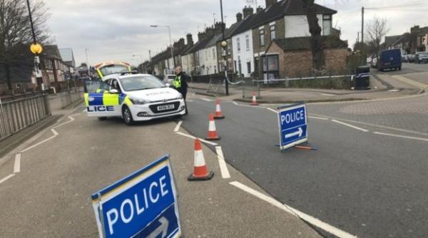 Scandal în Marea Britanie: Un polițist a pus piciorul pe gât unui suspect