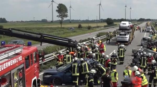 Germania. Cel puţin un mort și 15 răniți după ce un TIR a izbit mai multe mașini pe o autostradă 