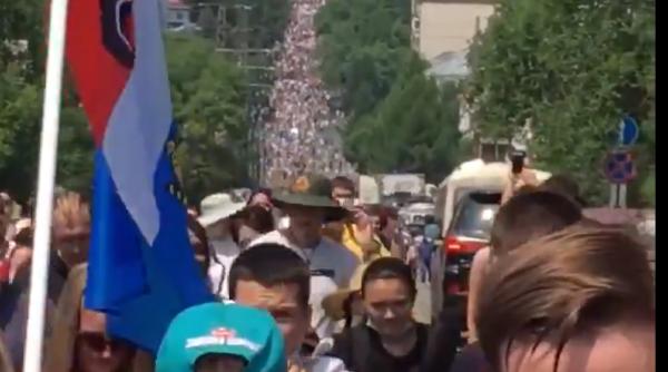 Zece mii de ruşi au manifestat pentru susţinerea guvernatorului Habarovsk, arestat ca suspect de crimă (VIDEO)