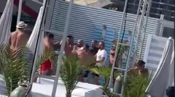 Trei moldoveni, bătaie ca-n filme la o terasă din Mamaia. Motivul conflictului, o melodie rusească