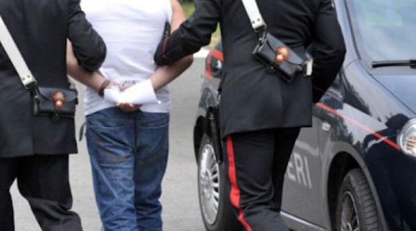 Italia. Bătrână jefuită în magazin de un român. A urmat o bătaie cu paznicii centrului comercial