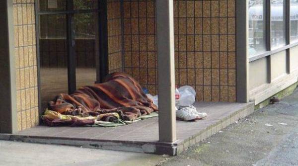 Spania. Român fără adăpost şi cu ambele picioare amputate, ucis şi incendiat. Detalii șocante