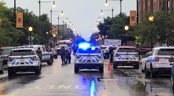 SUA. Schimb de FOCURI la o înmormântare în Chicago. 14 oameni răniţi