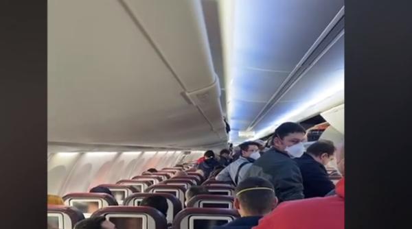 Italian AMENDAT de o instanţă din Olanda upă ce a refuzat să poarte mască în avion. Sentinţa, fără precedent