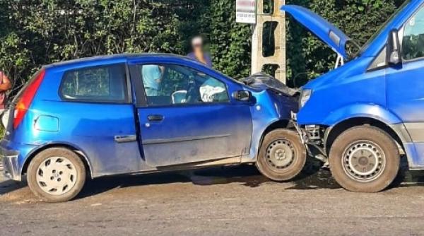 Accident între un microbuz și un autoturism: șapte persoane implicate. Planul Roşu activat în Satu Mare! 