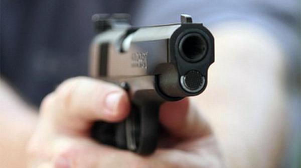 Român cercetat penal după ce a introdus ilegal în ţară un pistol din Marea Britanie