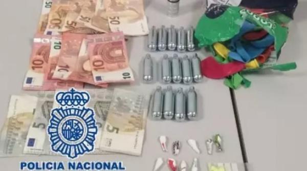 Spania. O româncă vindea baloane cu "gaz de râs". Polițiștii nu s-au amuzat și au arestat-o imediat