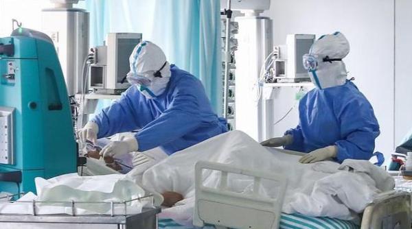 Mărturia unui român cu Covid-19: „Îi auzeai cum se chinuie să resusciteze”