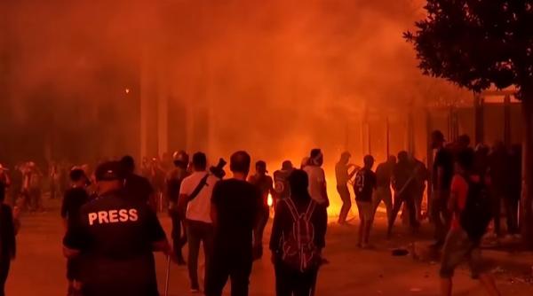 Români, printre libanezi la protestele din Beirut: Revoluție în stradă