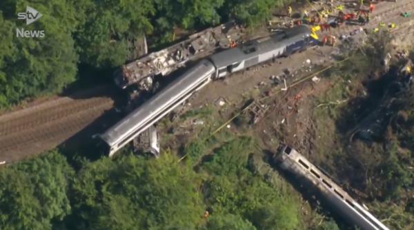 Accident feroviar în Scoția: Sunt cel puțin 3 morți și 6 răniți - VIDEO