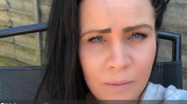 O tânără a murit în timp ce făcea curățenie. A combinat două produse de igienizare, care au produs un gaz letal