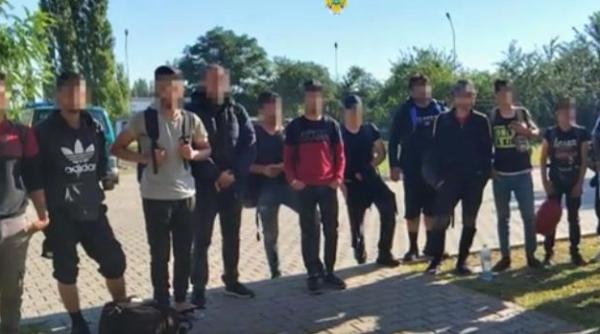 Afacere cu trafic de migranţi. Trei cetăţeni străini cercetaţi de poliţiştii români