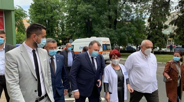 Ministrul Tătaru, despre evoluţia pandemiei în România: „Nu se tranşează în spital“
