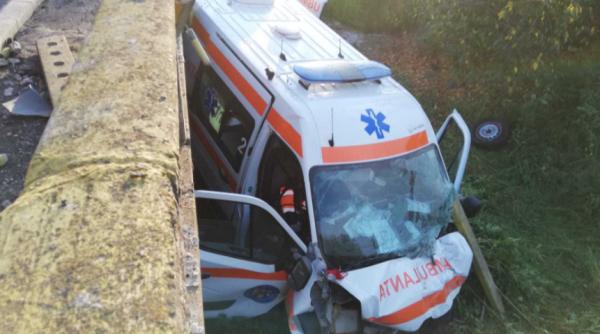 Românca infectată cu COVID-19, care era în ambulanța prăbușită în Gorj, a murit