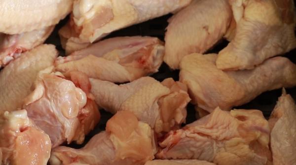 Urme de coronavirus, în aripioare de pui congelate importate