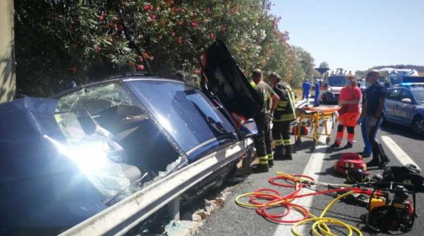 Accident GRAV în Italia: Doi români s-au răsturnat cu mașina și au rămas blocați în interior